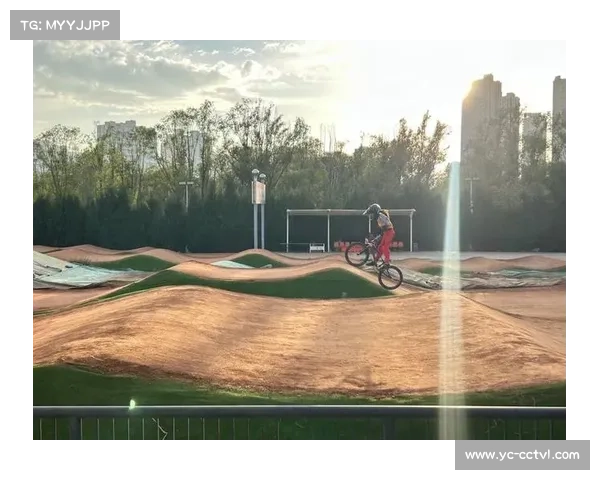 BMX自由式小轮车公园赛，选手腾跃、旋转、前空翻动作层出不穷